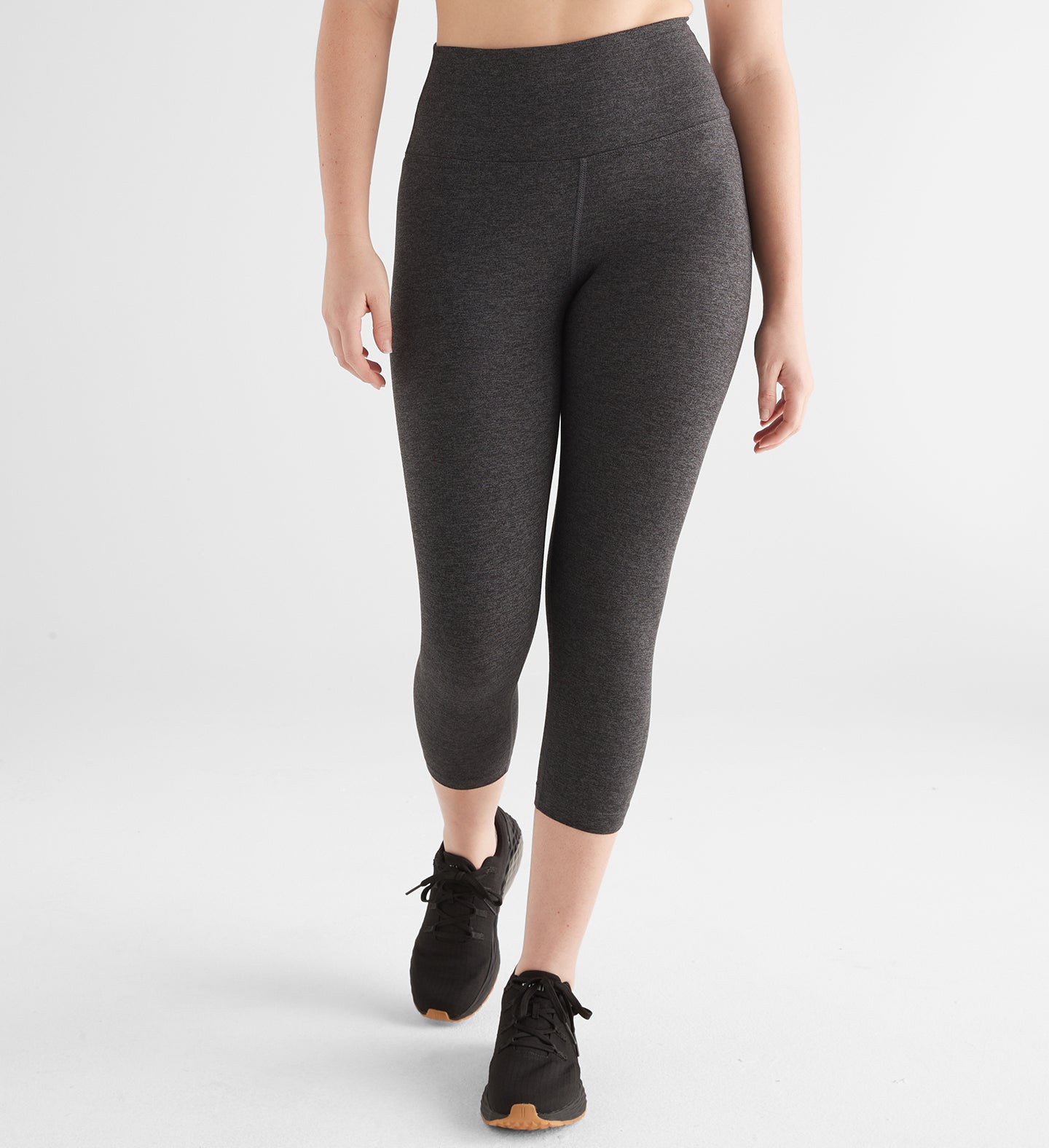 Women's Hip Lifting Exercise Pants Show Thin and Tight, High Waist and Small  Feet Capris Yoga Sportwear Pants - China Sport Wear and Gym price